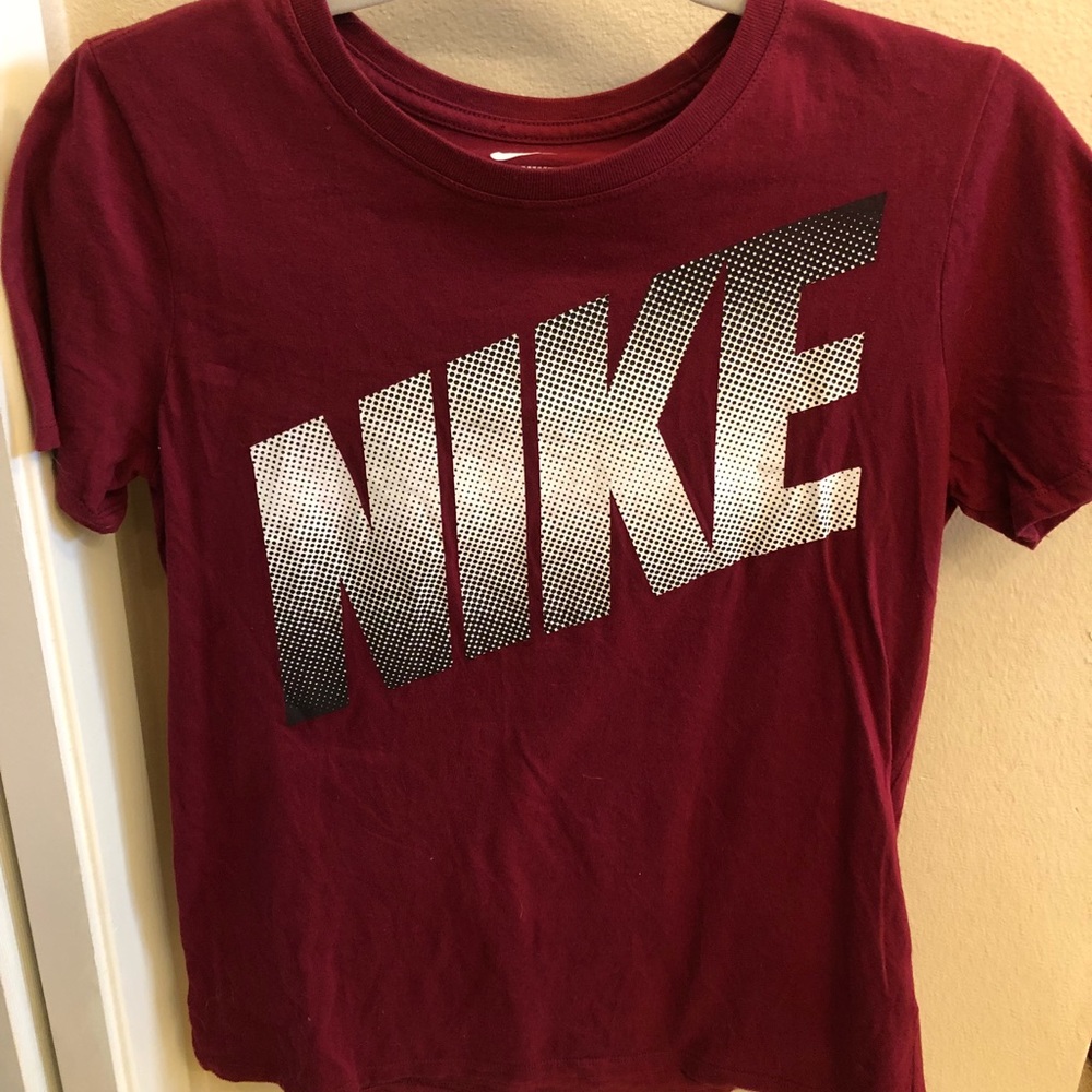 L Nike T-shirt